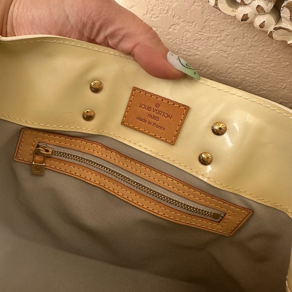 LOUIS VUITTON Vernis Reade PM Perle - Picture 4 of 10